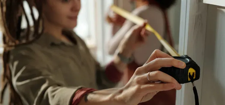 young-woman-measuring-space